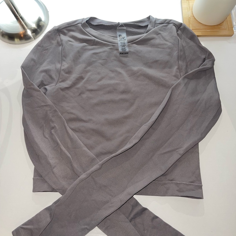 garage long sleeve crop top